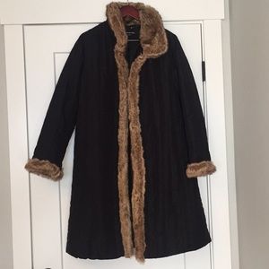 Trench coat, black with faux fur.